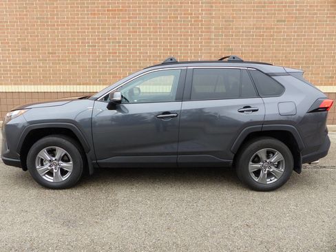 Used 2025 Toyota RAV4 XLE w/ Convenience Package image 7