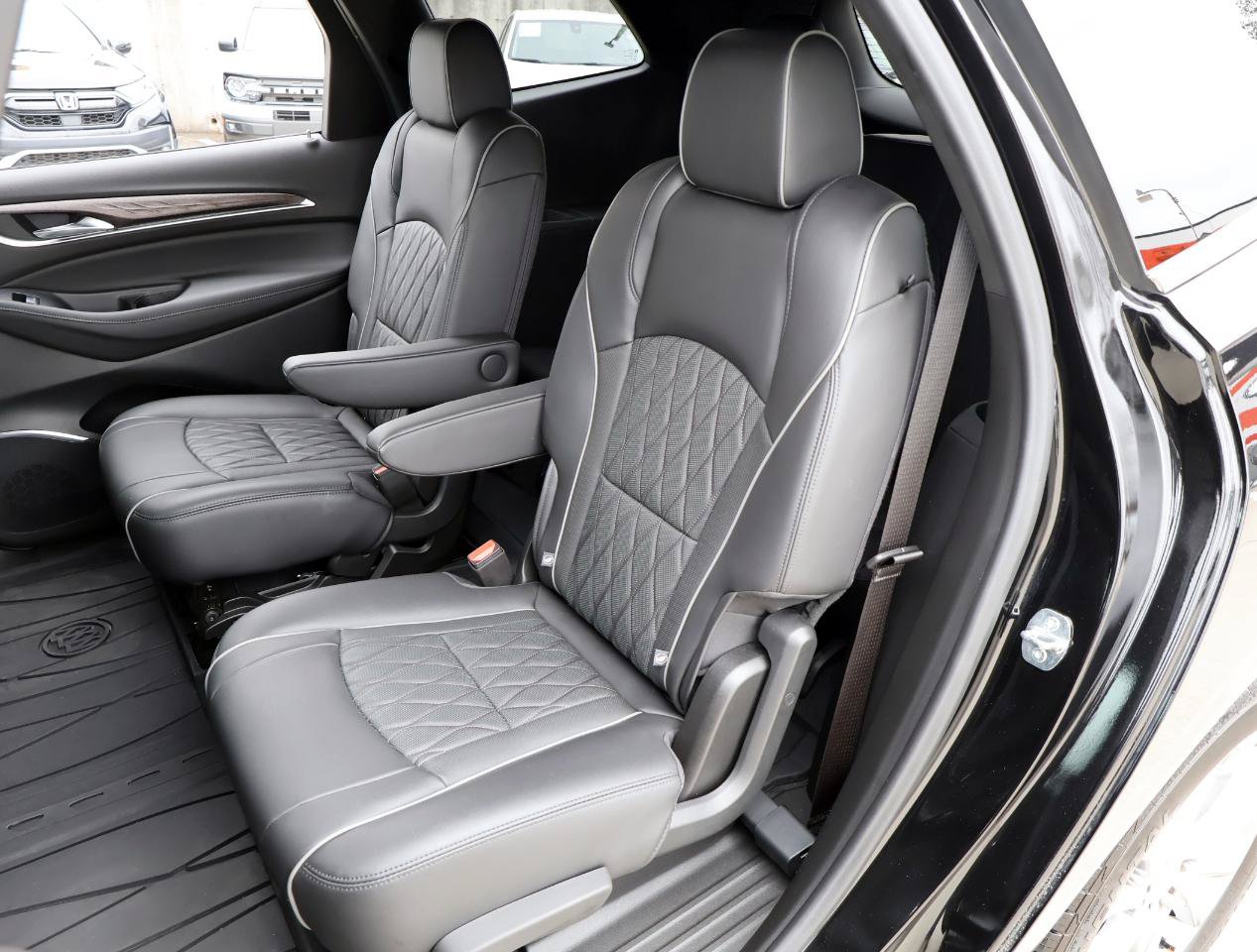 Used 2022 Buick Enclave Avenir w/ Avenir Technology Package FWD image 22