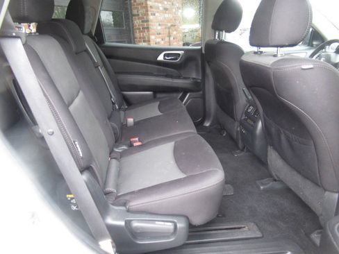Used 2020 Nissan Pathfinder SV AWD/4WD image 8