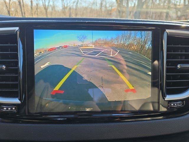 Used 2024 Chrysler Pacifica Touring-L FWD image 20