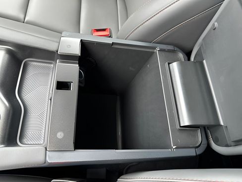 New 2026 Ford Explorer Active w/ Active Comfort Package image 24