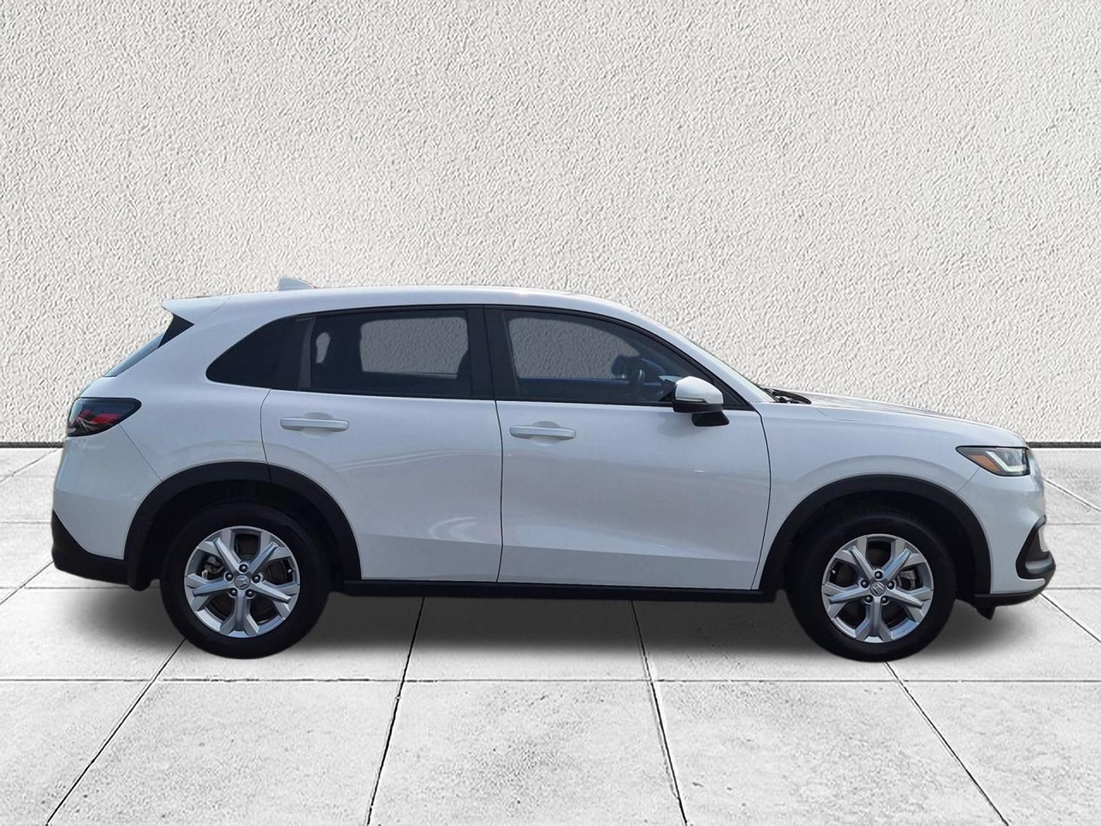 Used 2025 Honda HR-V LX image 2