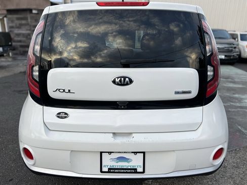 Used 2015 Kia Soul EV FWD image 4