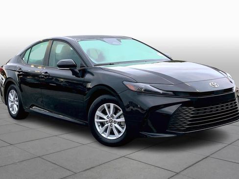 Used 2026 Toyota Camry LE image 3