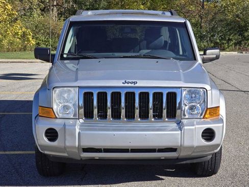 Used 2008 Jeep Commander Sport image 3