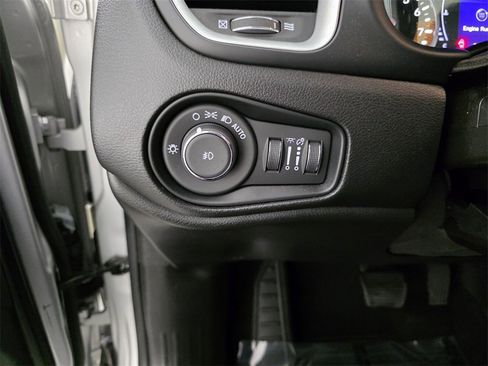 Certified 2019 Jeep Renegade Latitude image 26