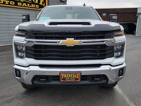 Used 2024 Chevrolet Silverado 3500 LT image 3