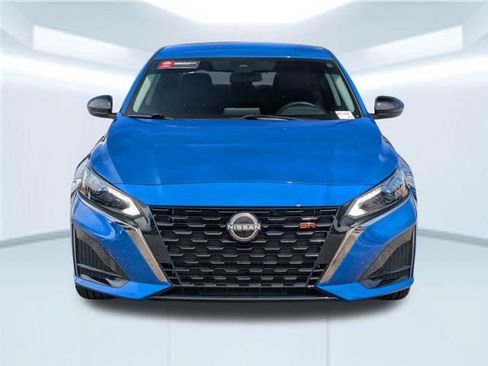 Used 2025 Nissan Altima 2.5 SR FWD image 10