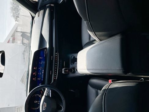 Used 2024 Cadillac XT4 Premium Luxury w/ Cold Weather Package FWD image 21