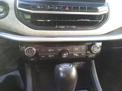 Used 2022 Jeep Compass Latitude image 18