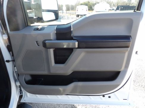 Used 2021 Ford F350 XLT image 40