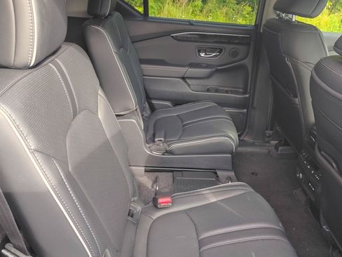 Used 2025 Honda Pilot Elite image 13