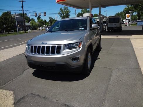 Used 2014 Jeep Grand Cherokee Laredo w/ Quick Order Package 23E AWD/4WD image 2