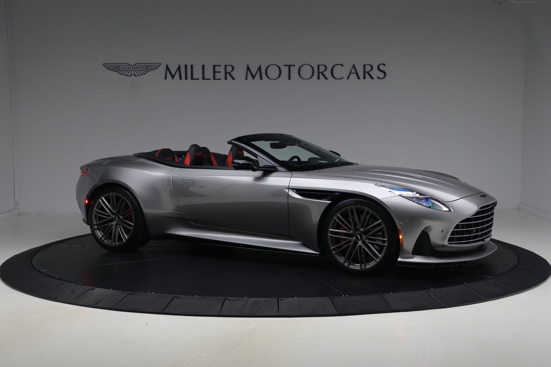 Used 2024 Aston Martin DB12 Convertible RWD image 10