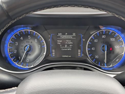 Used 2019 Chrysler Pacifica Touring-L w/ S Appearance Package FWD image 13