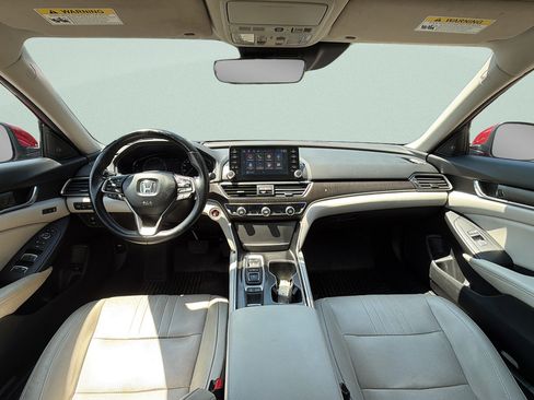 Used 2018 Honda Accord Touring image 10