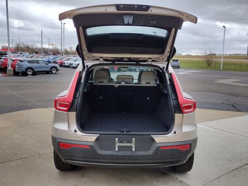 Used 2023 Volvo XC40 B4 Ultimate image 16
