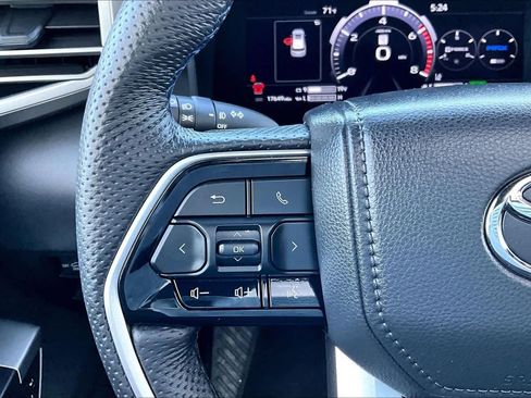 Used 2025 Toyota Sequoia Platinum image 22