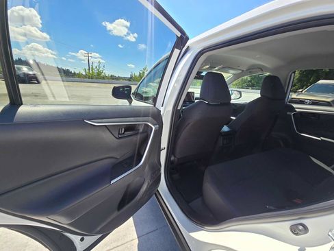 Used 2025 Toyota RAV4 LE AWD/4WD image 15