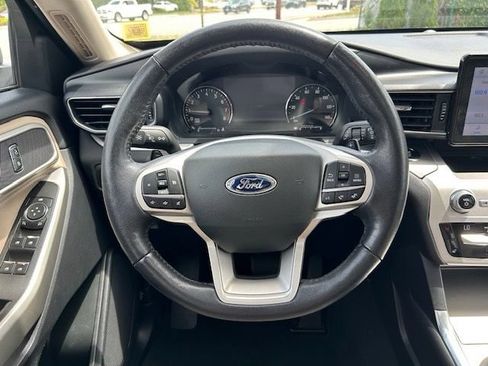 Used 2021 Ford Explorer XLT w/ Equipment Group 202A AWD/4WD image 17
