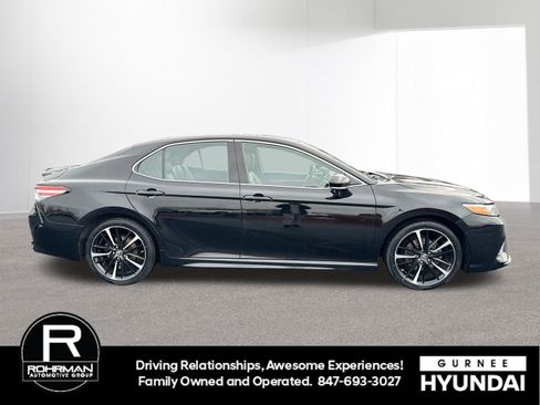 Used 2018 Toyota Camry XSE image 10