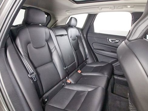Certified 2025 Volvo XC60 B5 Core AWD/4WD image 21