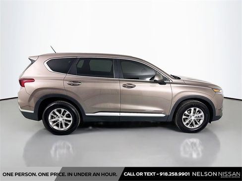 Used 2019 Hyundai Santa Fe SE image 4