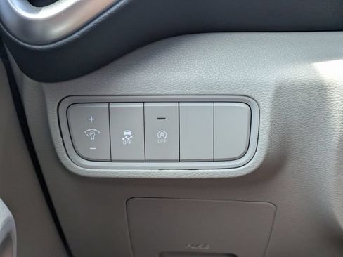 Used 2025 Kia Soul LX w/ LX Technology Package FWD image 22