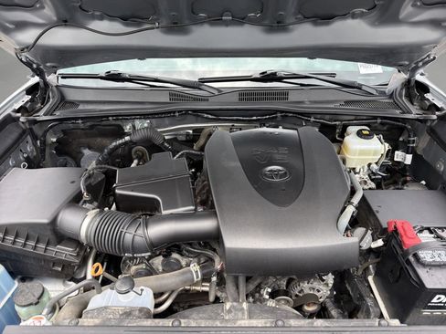 Used 2020 Toyota Tacoma TRD Off-Road AWD/4WD image 21