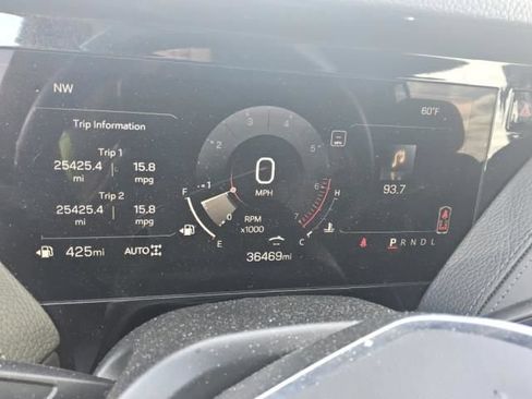 Used 2025 GMC Yukon XL Denali AWD/4WD image 4