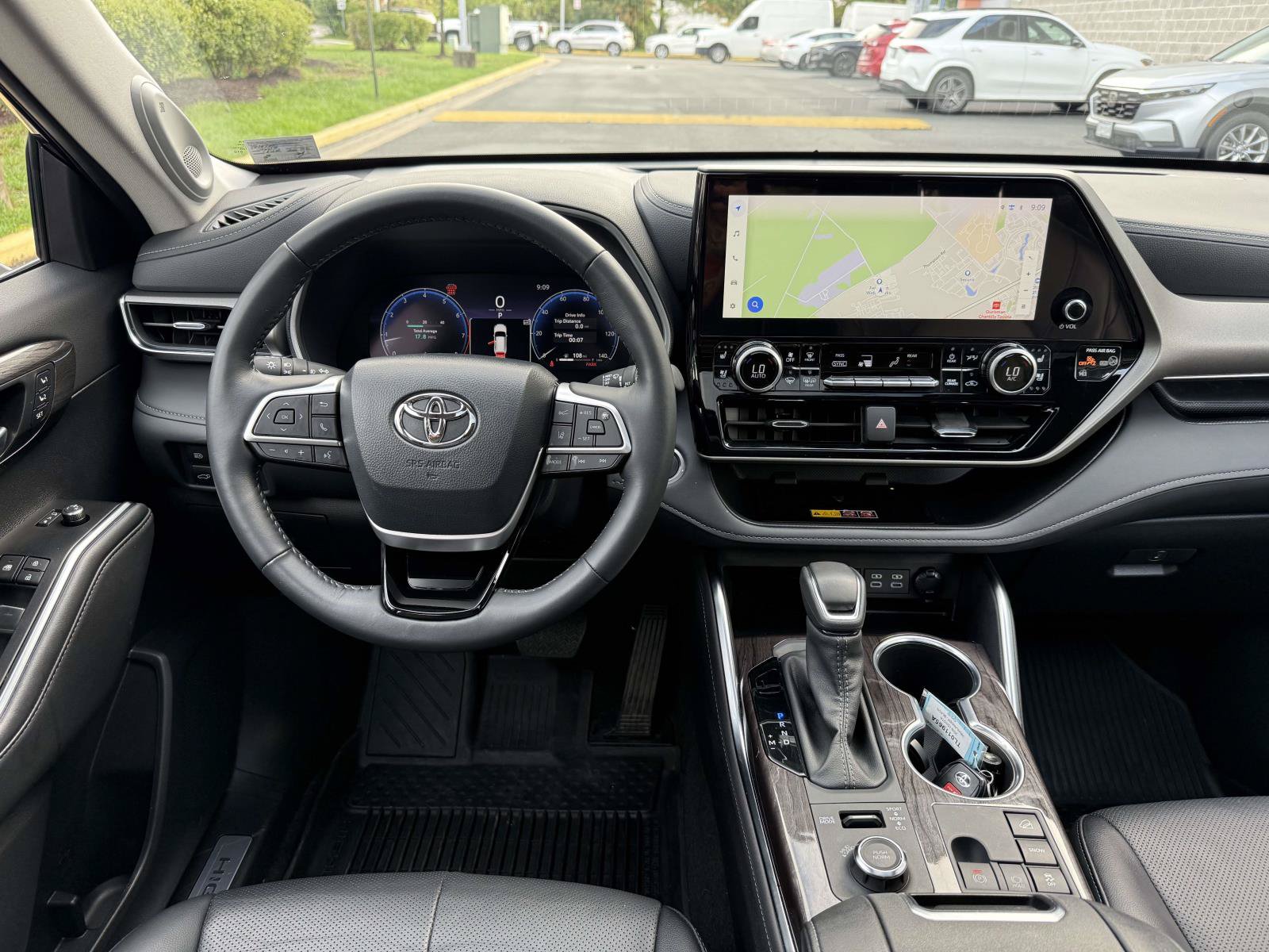 Used 2026 Toyota Highlander Limited AWD/4WD image 8