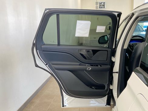 New 2026 Lincoln Aviator AWD w/ Jet Appearance Package image 8