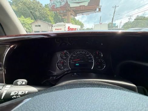 Used 2015 Chevrolet Express 2500 RWD image 56