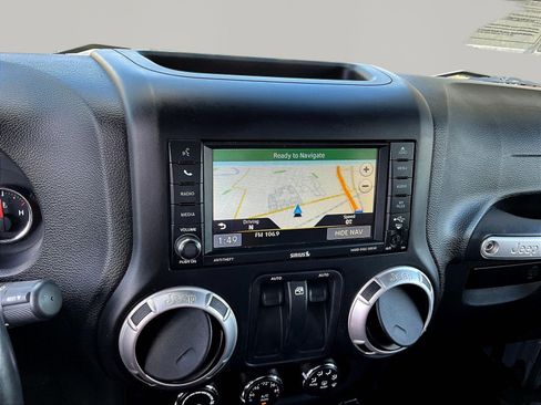 Used 2015 Jeep Wrangler Rubicon w/ Power Convenience Group AWD/4WD image 14