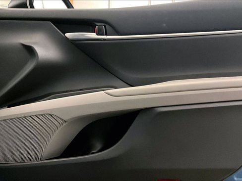 Used 2023 Toyota Camry SE image 23