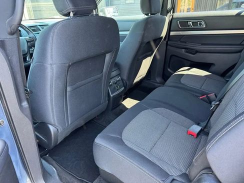Used 2018 Ford Explorer XLT AWD/4WD image 6
