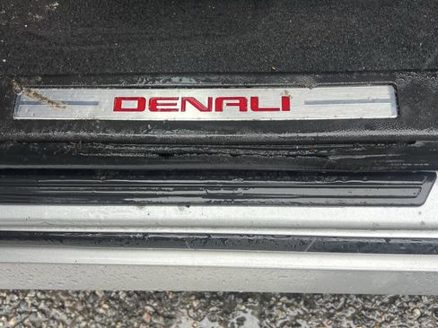 Used 2012 GMC Acadia Denali image 18