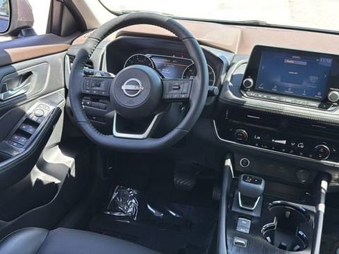 Used 2022 Nissan Rogue SV w/ SV Premium Package FWD image 14