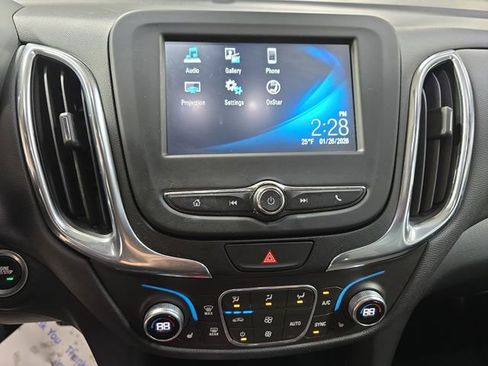 Used 2018 Chevrolet Equinox LT image 21