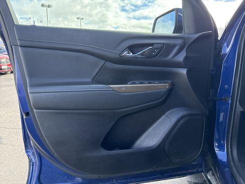 Used 2023 GMC Acadia SLE image 9