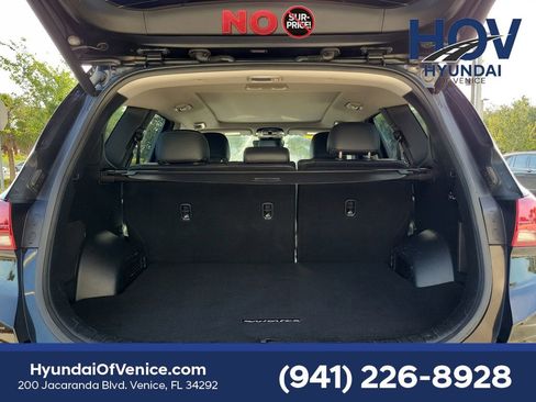 Used 2022 Hyundai Santa Fe SEL w/ Convenience + Premium Package FWD image 11