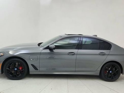 Used 2022 BMW 530e xDrive w/ Executive Package image 3