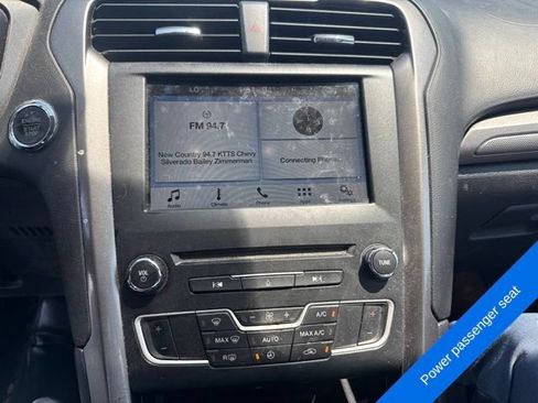 Used 2017 Ford Fusion SE w/ Fusion SE Technology Package FWD image 15