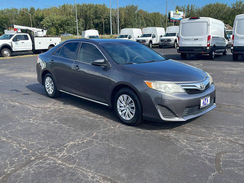 Used 2014 Toyota Camry LE FWD image 7