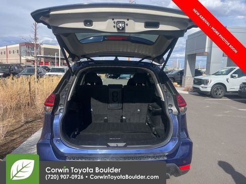 Used 2020 Nissan Rogue SV image 12