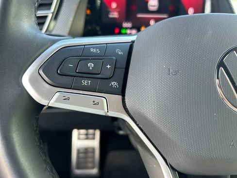 Used 2025 Volkswagen Atlas Cross Sport SEL R-Line image 17