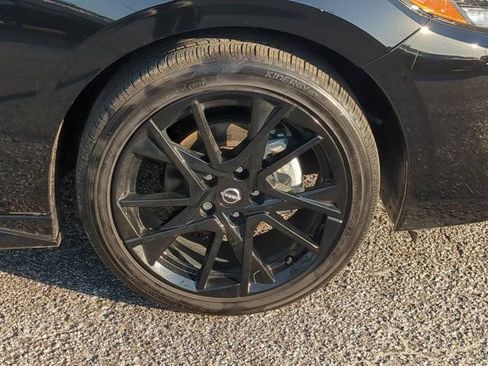 Used 2025 Nissan Sentra SR w/ Midnight Edition FWD image 10