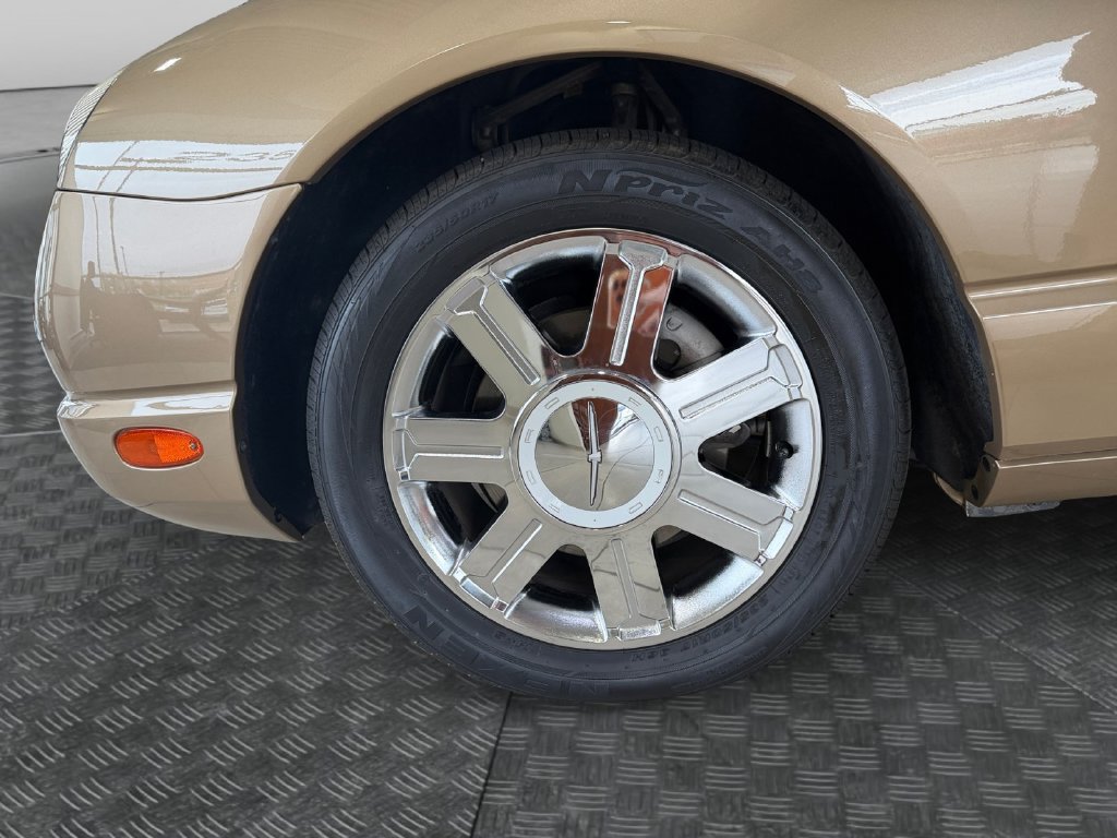 Used 2005 Ford Thunderbird RWD image 16