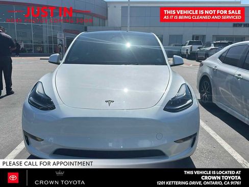 Used 2024 Tesla Model Y Long Range AWD/4WD image 2