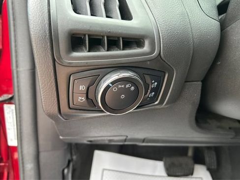 Used 2014 Ford Focus SE w/ Equipment Group 201A FWD image 17